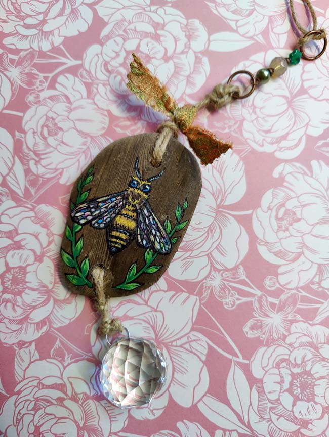 HONEYBEE Painted Driftwood Suncatcher