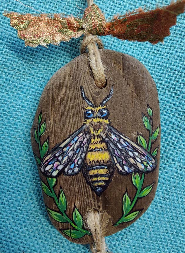 HONEYBEE Painted Driftwood Suncatcher